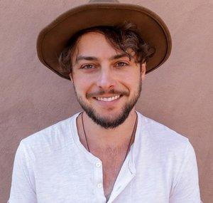 Alexander Travelbum