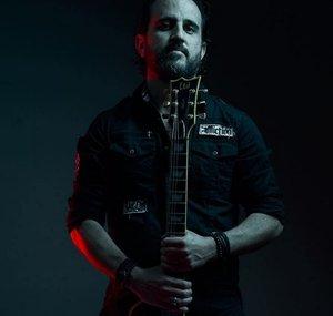 Omer Naveh (Noir)